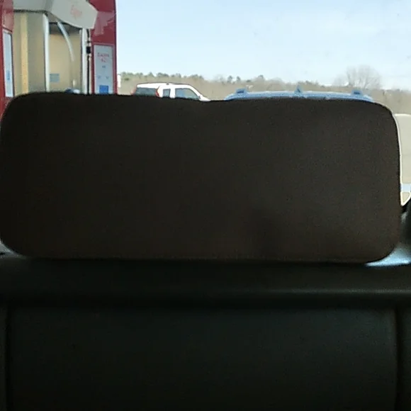 Kenneth Cole Reaction Leather Purse - Picture 4 of 4